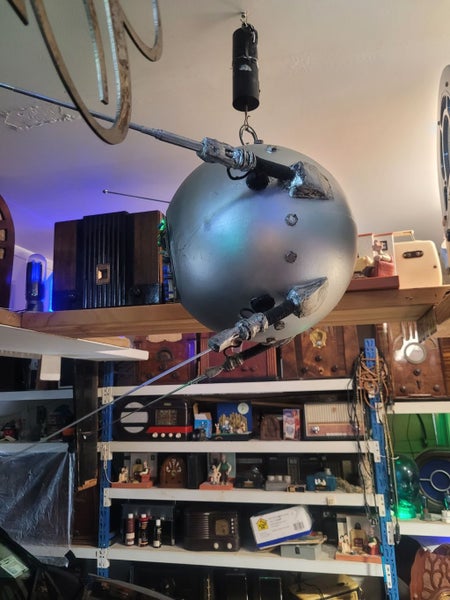 Sputnik satellite model Carousel 2