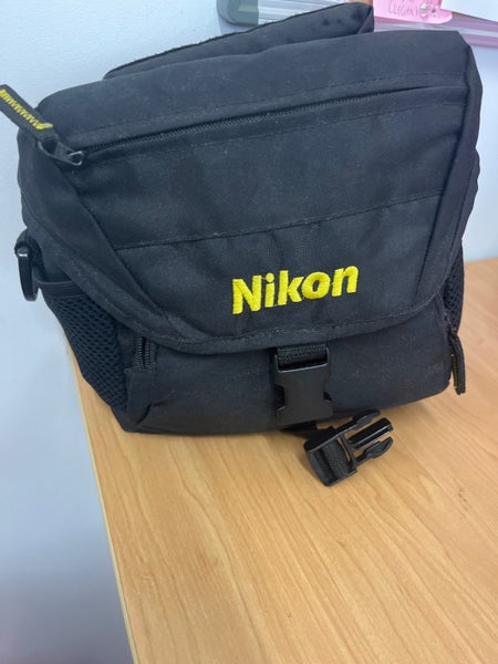 Nikon D7000 DSLR camera Carousel 2