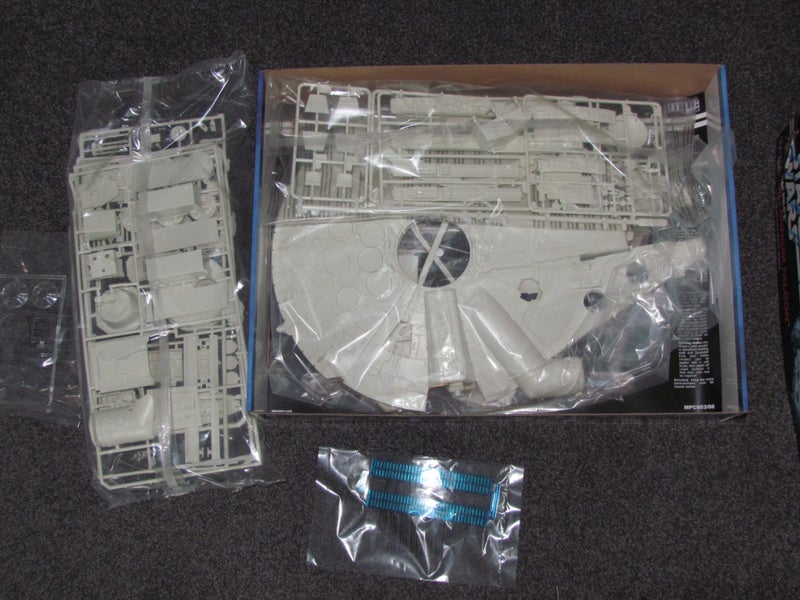 Starwars Millinium Falcon MPC Model 18" long Carousel 2