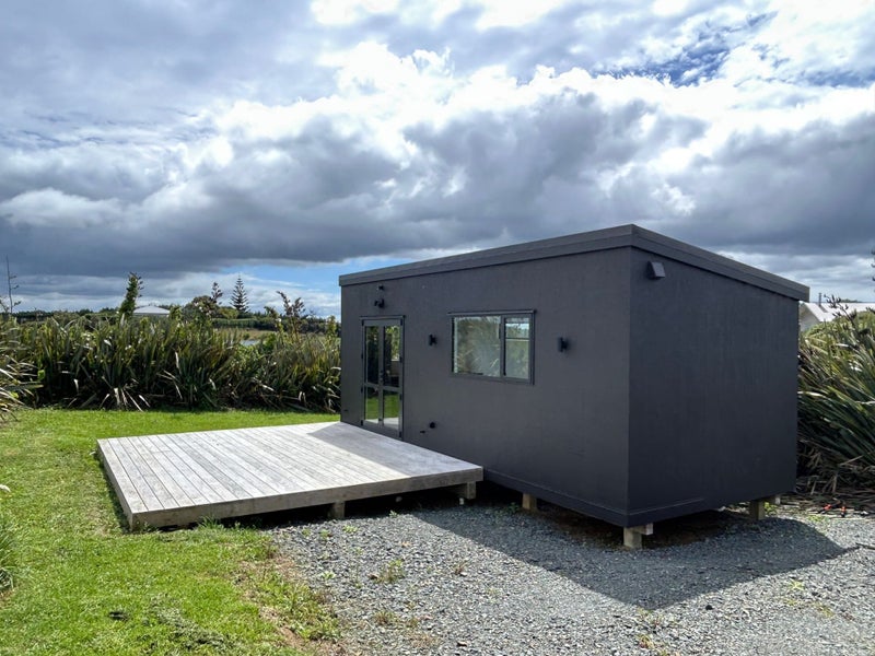 Studio-style, Ready to move in tiny Home - beautiful location Carousel 2