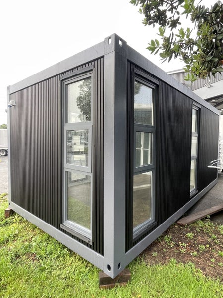 Cabin with bathroom/ kitchen 6x3m Carousel 1