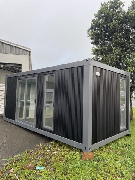 Cabin with bathroom/ kitchen 6x3m Carousel 2