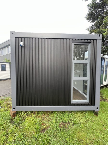 Cabin with bathroom/ kitchen 6x3m Carousel 9