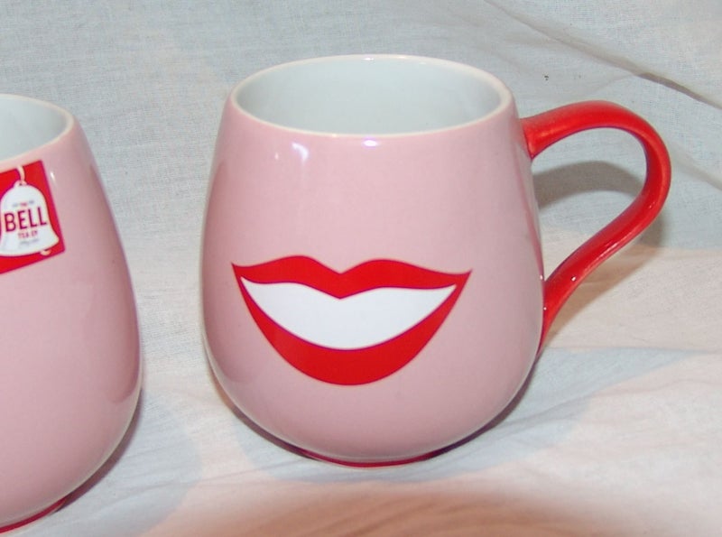 2x Bell Tea Mugs - Lips Carousel 2