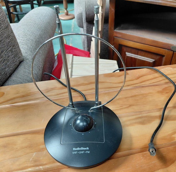 RADIOSHACK INDOOR TV ANTEENA (VHF/UHF/FM) Carousel 1