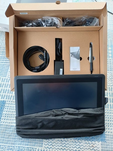Wacom Cintiq 16 with Pro Pen Carousel 2