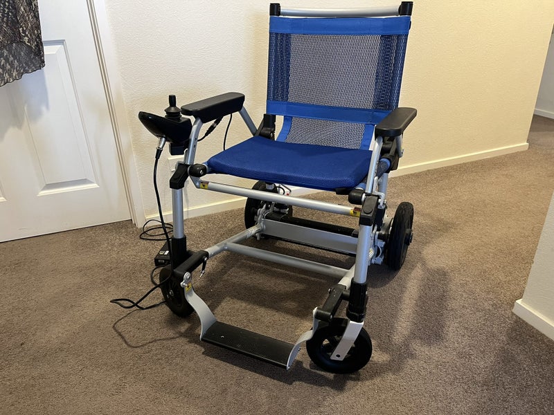 Electric wheelchair - as good as new! / very portable and very light Carousel 1