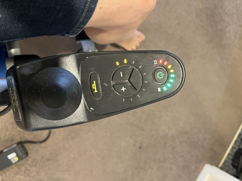 Electric wheelchair - as good as new! / very portable and very light Carousel 7