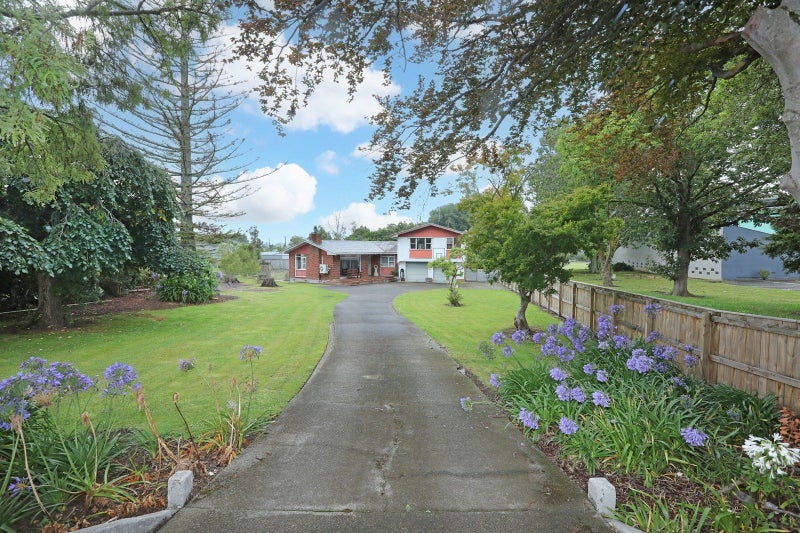 Image 2 of 28