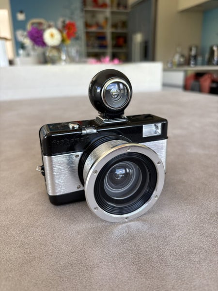 Lomography - Fisheye2 camera in original packaging Carousel 1