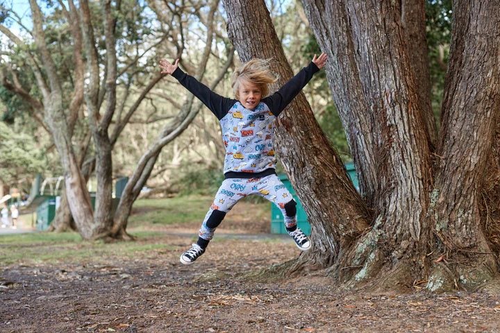 Radicool Graffiti Raglan Boys Crew -Win25 Carousel 1