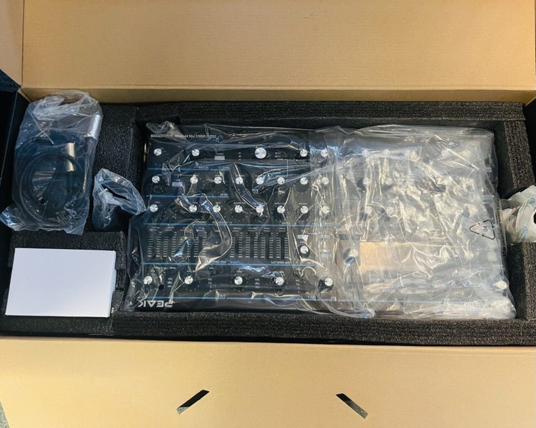 Novation Peak 8-Voice Synth + BONUS Stand | MINT - SAVE $669! Carousel 11