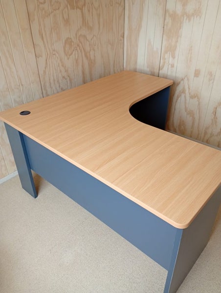 CORNER DESK Carousel 1