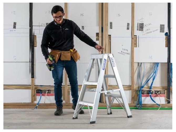 Atom Step Ladder Double Sided 3 Step Carousel 2