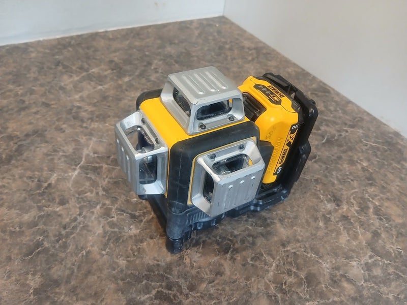 Dewalt 3 axis laser Carousel 1