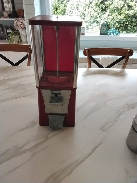 Old gumball machine Carousel 1