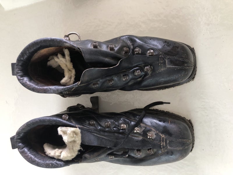 Vintage Ski Boots Queenstown Carousel 1