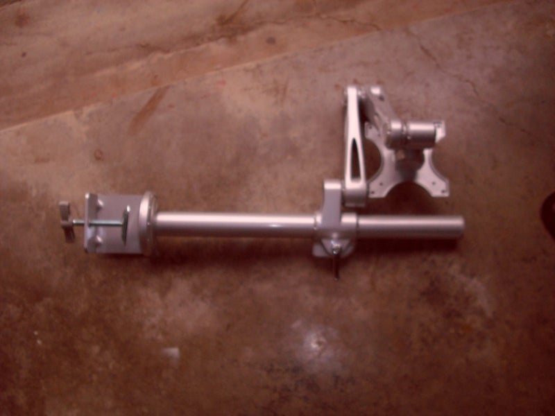 monitor stand Carousel 1