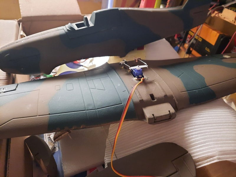 RC Hurricane 700 mm wingspan Carousel 1