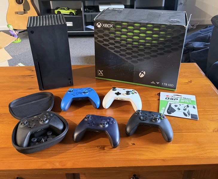 Xbox Series X - 1TB console with 5 controllers and cables Carousel 1