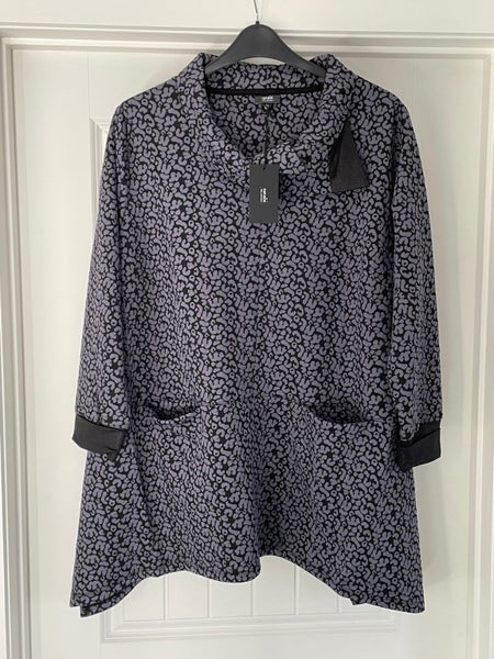 NAVABI KOLLEKTION Navy/Black Textured Tunic ~ Size 24 Carousel 2