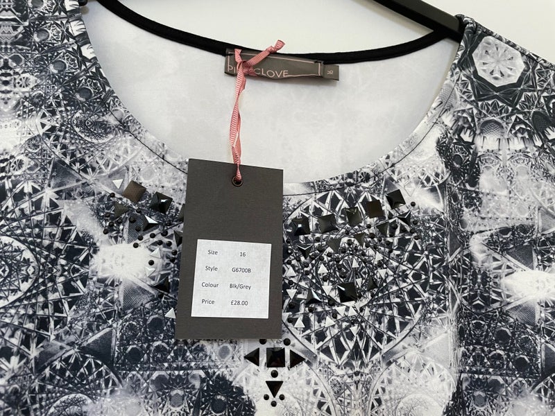 PINK CLOVE Stud Neckline Print Bodycon Dress ~ Size16 Carousel 2