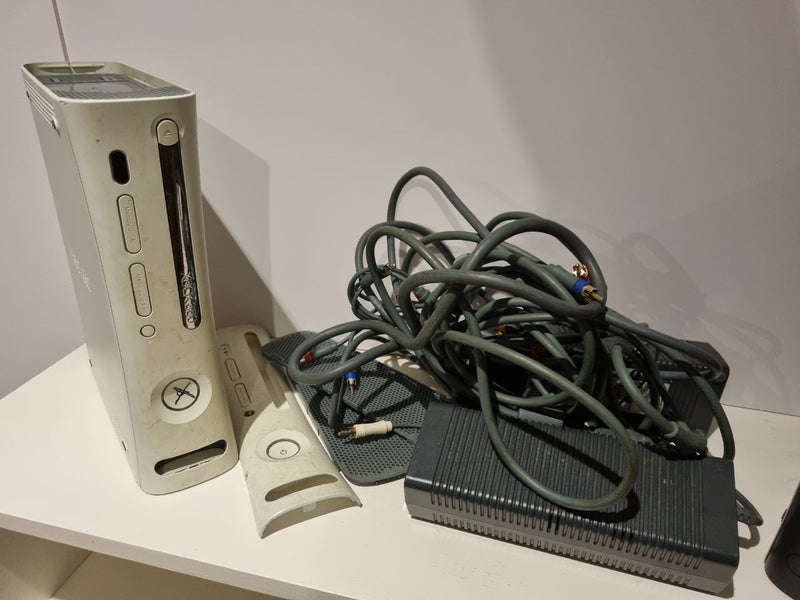 Xbox 360 Bundle – For Parts or Repair Carousel 5