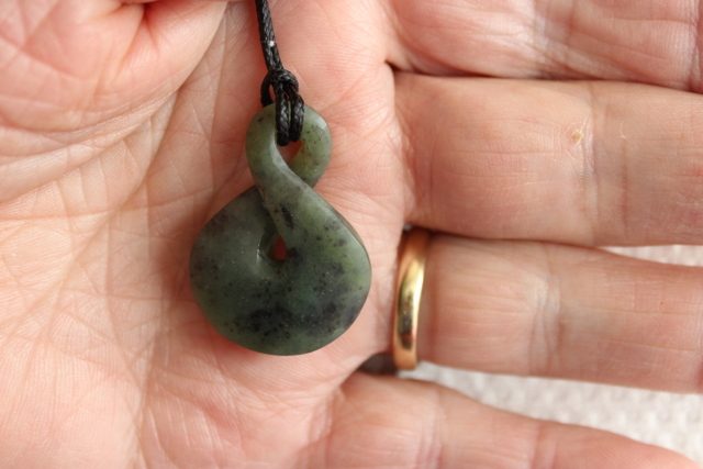 BEAUTIFUL SMALL TWIST TOTOWEKA POUNAMU / Jade Twist Small #119 Carousel 1