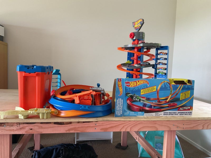Hot Wheels Mega Sets Carousel 1