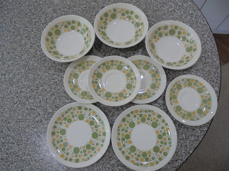 ( X 9) Pieces Kelston Ceramics. Bowls. Plates. saucers. Retro Pattern. Pick Up . Carousel 1