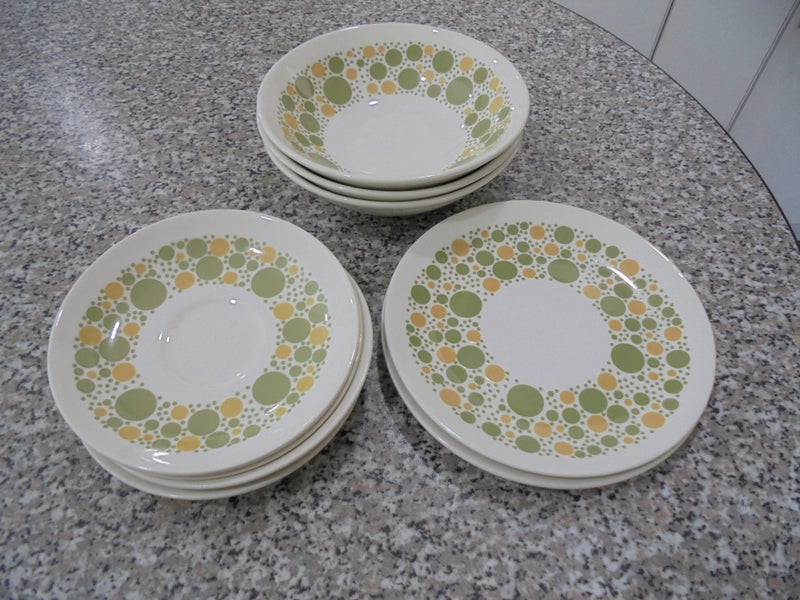 ( X 9) Pieces Kelston Ceramics. Bowls. Plates. saucers. Retro Pattern. Pick Up . Carousel 2