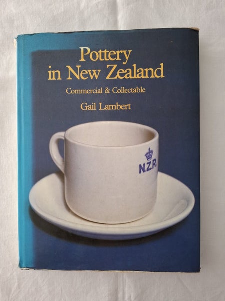 POTTERY IN NEW ZEALAND COMMERCIAL & COLLECTABLE REFERENCE BOOK Carousel 1