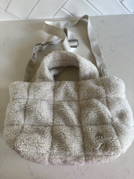 Lululemon Quilted Grid Crossbody Bag 5L cream Fleece Carousel 1