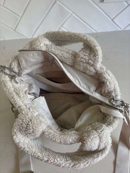 Lululemon Quilted Grid Crossbody Bag 5L cream Fleece Carousel 2