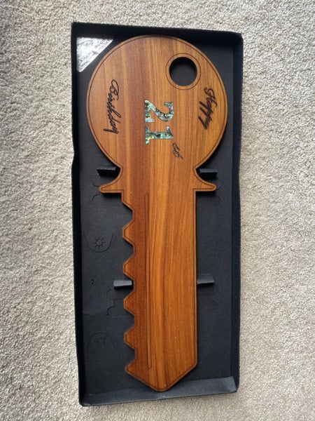 ‘Amazin Wood’ NZ 21st Birthday Key - Paua Carousel 2