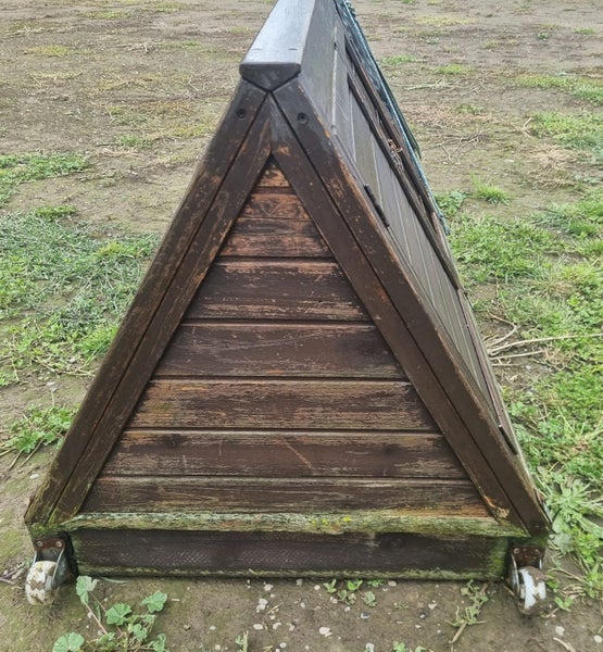 Rabbit Hutch Carousel 2