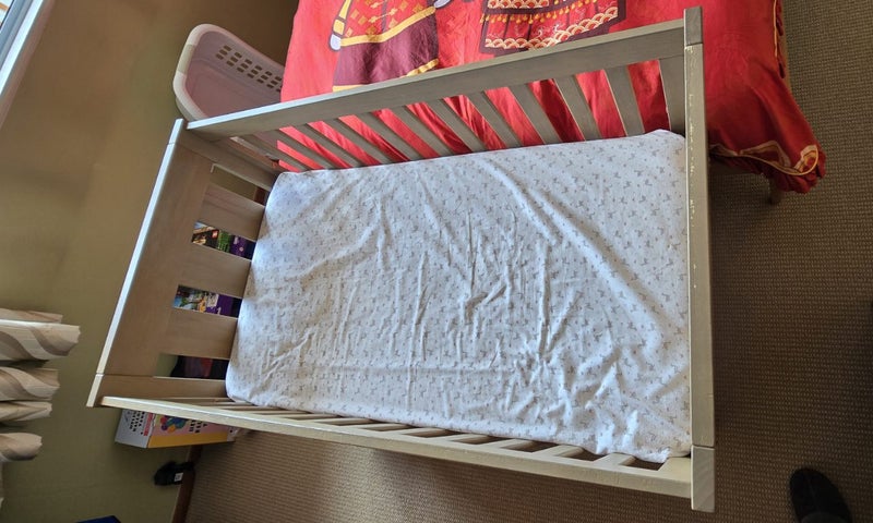 Grotime Retro Cot and Sleepyhead Junior Mattress Adjustable to Bassinet Carousel 2