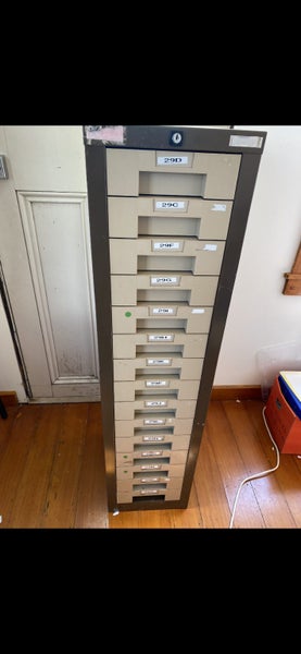 Cabinet multi draw Carousel 1