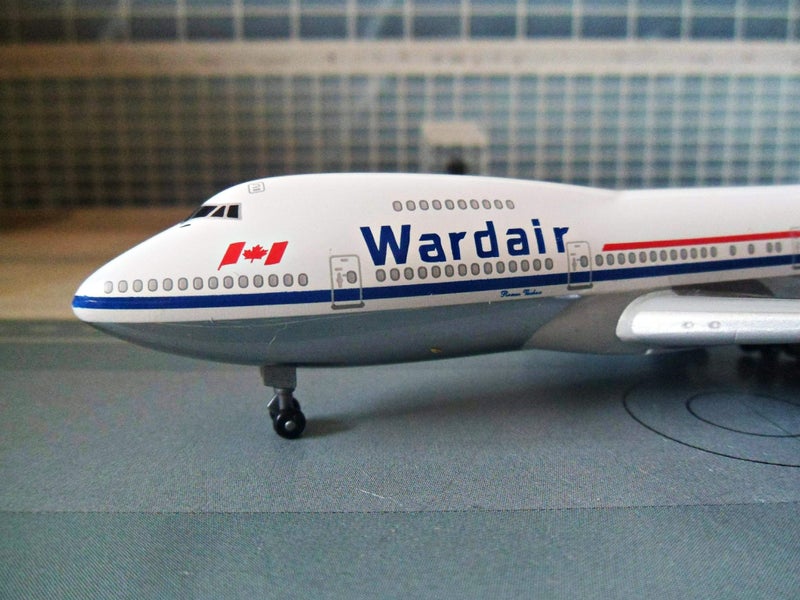 Scale 1/400 Dragon Wings - Boeing B747-100 Wardair Canada Carousel 2