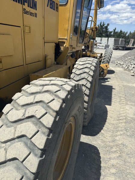 Grader65200331004801114
