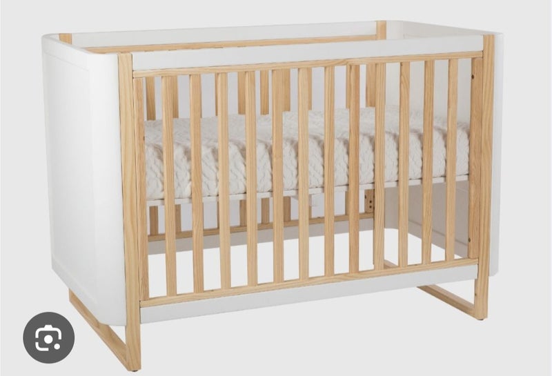 Cariboo cot/ drawers/ conversion kit Carousel 1