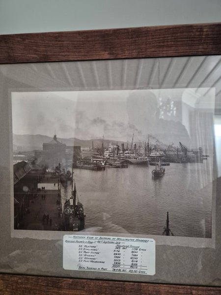 Beautiful historic photos of shipping at Wellington wharves in 1919 Carousel 3