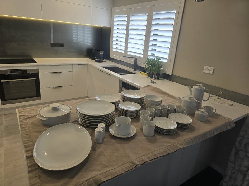 THOMAS MEDALION GOLD RIM DINNER SET.
