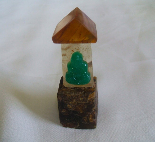 JEWELLERS MUSEUM RARE VICTORIAN KAURI AMBER/GUM CHINESE MINERS BUDDHA TEMPLE Carousel 1