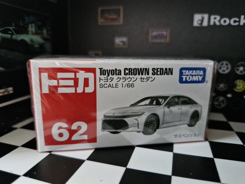 Toyota Crwon Sedan (Scale 1/66) Carousel 1