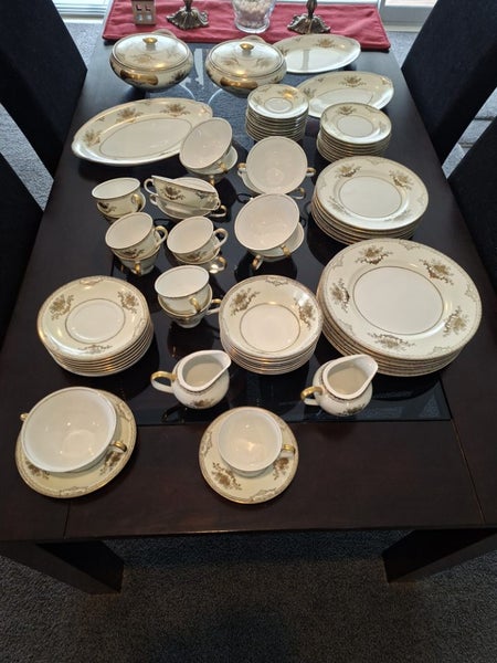 Exquisite Maito Porcelain Dinner Set Carousel 1