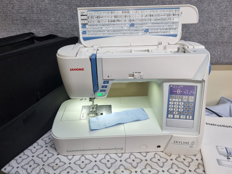 Janome Skyline S5 Carousel 2