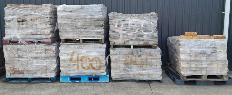 Cleaned Old Villa Bricks L215 x W100 x T80 DR11679 Carousel 1