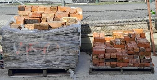 Cleaned Old Villa Bricks L215 x W100 x T80 DR11679 Carousel 2