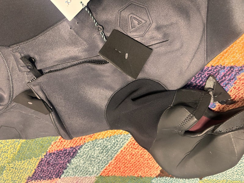 Visla wetsuit and hood. Brand new!! Carousel 5